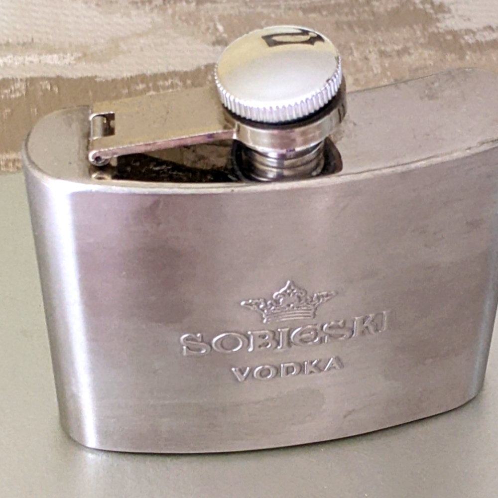 😋VINTAGE FROM 1970s FLASK SOBIESKI LIQUOR WINE OR VODKA